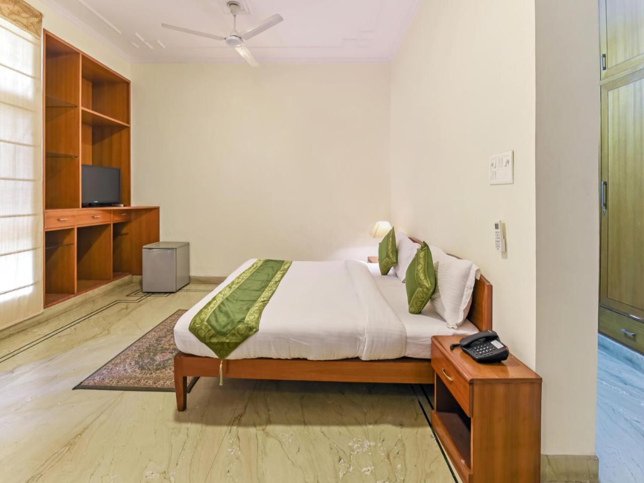 Hotel Treebo Trip The Nest Corporate Greater Noida Exterior foto